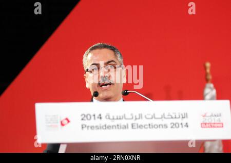 (141125) -- TUNIS, le 25 novembre 2014 -- Chafik Sarsar, chef de la Commission électorale indépendante (ISIE), prend la parole lors d'une conférence de presse à Tunis le 25 novembre 2014. Les deux premiers coureurs de l élection présidentielle tunisienne de 2014 se dirigent vers un deuxième tour du scrutin, a annoncé mardi matin à Tunis le chef de la Commission électorale (ISIE) Chafik Sarsar. Le chef du parti Nidaa Tounes, Beji Caïd Essebsi, a obtenu 39,46 % des voix, suivi par le candidat indépendant, l'actuel président tunisien, Moncef Marzouki, qui a obtenu 33,43 % des voix. Les deux n'ont pas réussi à obtenir une majorité globale dans les résultats du premier tour Banque D'Images