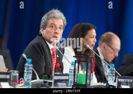 (141201) -- LIMA, 1 décembre 2014 -- le ministre péruvien de l'Environnement Manuel Pulgar-Vidal (1e, L), l’OMS a été élue à la séance d’ouverture en tant que présidente de la COP20/CMP10, préside la séance d’ouverture de la séance plénière de la 20e Conférence des Parties (COP 20) de la Convention-cadre des Nations Unies sur les changements climatiques (CCNUCC) à Lima, capitale du Pérou, le 1 décembre 2014. Les négociations annuelles de l'ONU sur le changement climatique mondial ont débuté lundi dans la capitale péruvienne Lima, dans l'espoir de conclure un nouvel accord international sur le climat avant les négociations clés à Paris en 2015, mais les négociations de cette année étaient attendues Banque D'Images