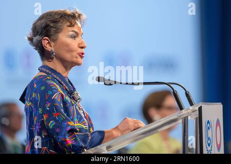 (141201) -- LIMA, 1 décembre 2014 -- Christiana Figueres, secrétaire exécutive de la Convention-cadre des Nations Unies sur les changements climatiques (CCNUCC), prononce un discours à la séance d'ouverture de la session plénière de la 20e Conférence des Parties (COP 20) de la CCNUCC à Lima, capitale du Pérou, le 1 décembre 2014. Les négociations annuelles des Nations Unies sur le changement climatique mondial ont débuté lundi dans la capitale péruvienne Lima, dans l espoir de conclure un nouvel accord international sur le climat avant les négociations clés à Paris en 2015, mais les négociations de cette année devaient être intenses. PÉROU-LIMA-COP 20-CHANGEMENT CLIMATIQUE-OUVERTURE DE LA PUBLICATION XUXZIJIAN Banque D'Images