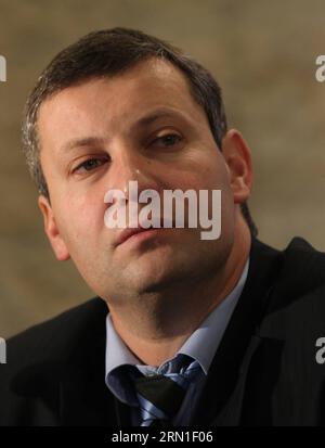 (141225) -- JÉRUSALEM -- une photo prise le 21 octobre 2010 montre l'ancien ministre israélien du Tourisme Stas Misezhnikov à Jérusalem. La police israélienne a arrêté 30 fonctionnaires mercredi après qu’une enquête sur la corruption d’un an ait été menée, a déclaré la police dans un communiqué du 24 décembre 2014. La police est arrivée mercredi matin aux domiciles et bureaux des 30 responsables israéliens et les a détenus pour les interroger sur leur part dans le cadre d’une corruption à grande échelle qui comprenait des échanges de pots-de-vin, des avantages personnels et des nominations illégales de responsables. Les rapports indiquent que les suspects comprenaient le député intérieur Banque D'Images