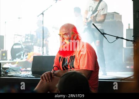 Tim Harrington de les Savy Fav sur la scène du jardin clos au Green Man Festival au pays de Galles, Royaume-Uni, août 2023. Photo : Rob Watkins Banque D'Images