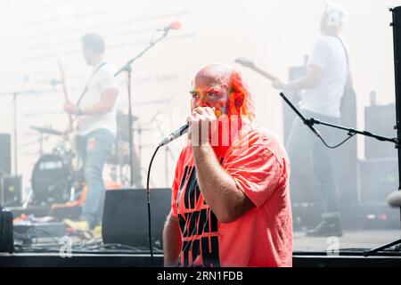 Tim Harrington de les Savy Fav sur la scène du jardin clos au Green Man Festival au pays de Galles, Royaume-Uni, août 2023. Photo : Rob Watkins Banque D'Images