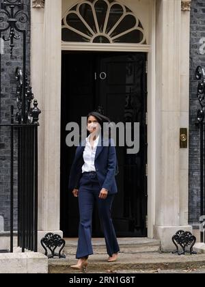 Claire Coutinho quitte Downing Street après avoir été nommée secrétaire d'État à la sécurité énergétique et à Net Zero lors du mini-remaniement du Premier ministre Rishi Sunak, qui a été incité par la démission officielle de Ben Wallace. Date de la photo : jeudi 31 août 2023. Banque D'Images