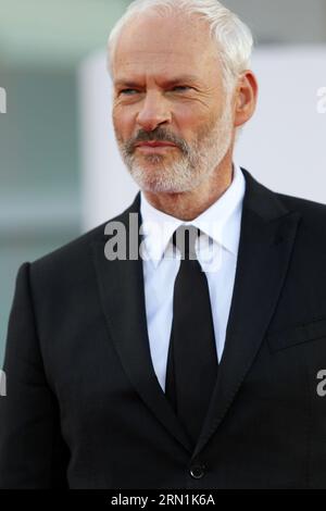 Italie, Lido di Venezia, 30 août 2023 : Martin McDonagh, membre du jury, assiste au tapis rouge d'ouverture du 80e Festival international du film de Venise, le 30 août 2023 à Venise, en Italie. Photo © Ottavia Da Re/Sintesi/Alamy Live News Banque D'Images