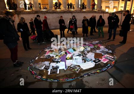 (150108) -- LONDRES, le 8 janvier 2015 -- les résidents locaux pleurent les victimes tuées lors de l'attaque de Charlie Hebdo à Londres, en Grande-Bretagne, le 8 janvier 2015. Douze personnes ont été tuées mercredi dans une fusillade au bureau parisien de Charlie Hebdo hebdomadaire. UK-LONDON-FRANCE-CHARLIE-HEBDO-ATTACK-DEUIL HanxYan PUBLICATIONxNOTxINxCHN Londres Jan 8 2015 habitants mornes victimes de l'attaque Charlie Hebdo à Londres Grande-Bretagne LE 8 2015 janvier douze célébrités ont été TUÉES mercredi dans une fusillade AU bureau parisien de Charlie Hebdo Weekly UK London France Charlie Hebdo attaque DEUIL PUBLICATIONxNOTxI Banque D'Images