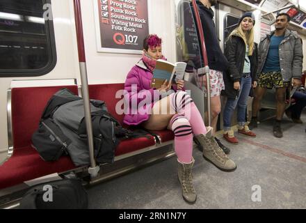 AKTUELLES ZEITGESCHEHEN Weltweiter No Pants Subway Ride les participants participent au No Pants Subway Ride à Toronto, Canada, le 11 janvier 2015. Des centaines de personnes ont pris part à cette activité ici dimanche. ) CANADA-TORONTO-NO PANTS SUBWAY RIDE ZouxZheng PUBLICATIONxNOTxINxCHN Actualités dans le monde No Pants Subway Ride les participants participent au No Pants Subway Ride à Toronto Canada janvier 11 2015 des centaines de célébrités ont participé à cette activité ici dimanche Canada Toronto No Pants Subway Ride PUBLICATIONxNOTxINxCHN Banque D'Images