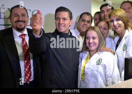 CHIHUAHUA, le 14 janvier 2015 -- image fournie par montre le président mexicain Enrique Pena Nieto (C) posant avec le personnel lors de la mise en œuvre de la modernisation et de l agrandissement de l hôpital pour femmes à Ciudad Juarez, Chihuahua, Mexique, le 14 janvier 2015. ) MEXICO-CHIHUAHUA-POLITICS-PENA NIETO MEXICO SxPRESIDENCY PUBLICATIONxNOTxINxCHN Chihuahua Jan 14 2015 image fournie par le président MEXICAIN Enrique Pena Nieto C posant avec le personnel lors de la livraison de la modernisation et de l'agrandissement de l'hôpital pour femmes S à Ciudad Juarez Chihuahua Mexico LE 14 2015 janvier Mexico Chihuahua POLITIQUE Pena Nieto Mex Banque D'Images