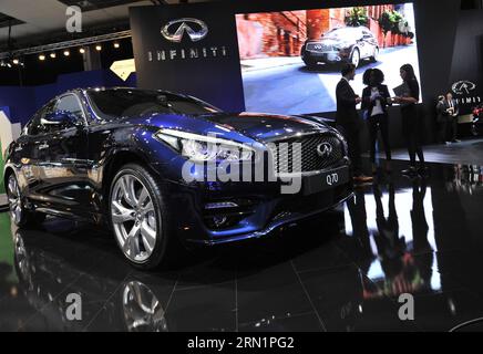 (150115) -- BRUXELLES, le 15 janvier 2015 -- Une nouvelle INFINITI Q70 est présentée le jour de la presse au salon de l'automobile de Bruxelles, Belgique, le 15 janvier 2015. Le salon de l'automobile aura lieu du 16 au 25 janvier. ) BELGIUM-BRUSSLES-MOTOR SHOW YexPingfan PUBLICATIONxNOTxINxCHN Bruxelles Jan 15 2015 une nouvelle Infiniti EST présentée LORS de la Journée de la presse AU Brussels Engine Show à Bruxelles Belgique Jan 15 2015 le salon du moteur aura lieu du 16 au 25 janvier Belgium Engine Show PUBLICATIONxNOTxINxCHN Banque D'Images