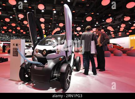 (150115) -- BRUXELLES, le 15 janvier 2015 -- Une Renault Electric Twizy est présentée lors de la journée de presse au salon de Bruxelles, Belgique, le 15 janvier 2015. Le salon de l'automobile aura lieu du 16 au 25 janvier. ) BELGIUM-BRUSSLES-MOTOR SHOW YexPingfan PUBLICATIONxNOTxINxCHN Bruxelles Jan 15 2015 une Renault Electric Twizy EST présentée LORS de la Journée de la presse AU Brussels Engine Show à Bruxelles Belgique Jan 15 2015 le salon moteur se déroulera du 16 au 25 janvier Belgium Engine Show PUBLICATIONxNOTxINxCHN Banque D'Images