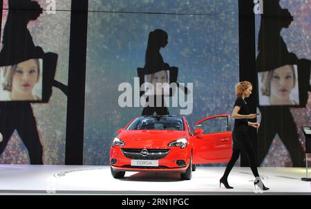 (150115) -- BRUXELLES, le 15 janvier 2015 -- Une nouvelle Opel Corsa est présentée lors de la journée de presse au salon de Bruxelles, Belgique, le 15 janvier 2015. Le salon de l'automobile aura lieu du 16 au 25 janvier. ) BELGIUM-BRUSSLES-MOTOR SHOW YexPingfan PUBLICATIONxNOTxINxCHN Bruxelles Jan 15 2015 une nouvelle Opel Corsa EST présentée LORS de la Journée de la presse AU Brussels Engine Show à Bruxelles Belgique Jan 15 2015 le salon du moteur aura lieu du 16 au 25 janvier Belgium Engine Show PUBLICATIONxNOTxINxCHN Banque D'Images