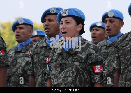 (150115) -- SAN BORJA, 15 janvier 2015 -- des membres de la Compagnie du Pérou participent à une cérémonie d’adieu du 24e contingent de casques bleus qui se rendra en Haïti pour soutenir les opérations de maintien de la paix des Nations Unies (ONU), au quartier général de l’armée péruvienne, dans le district de San Borja, département de Lima, Pérou, le 15 janvier 2015. Luis Camacho) (jg) PERU-SAN BORJA-un-MILITARY-CEREMONY e LuisxCamacho PUBLICATIONxNOTxINxCHN San Borja Jan 15 2015 des membres de la Compagnie du Pérou participent à une cérémonie d'adieu du 24e contingent Gand de casques bleus qui se rendra en HAÏTI pour soutenir la paix des Nations Unies Banque D'Images