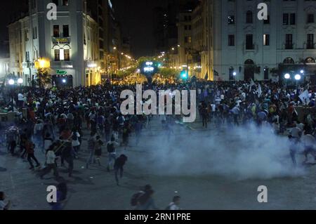 LIMA, le 15 janvier 2015 -- des manifestants participent à une manifestation contre la loi sur le travail des jeunes sur la place San Martin à Lima, capitale du Pérou, le 15 janvier 2015 Luis Camacho) PÉROU-LIMA-SOCIETY-PROTEST e LuisxCamacho PUBLICATIONxNOTxINxCHN Lima janvier 15 2015 un manifestant participe à une manifestation contre la Loi sur les laboratoires de jeunes place San Martin à Lima capitale du Pérou LE 15 2015 janvier Luis Camacho Pérou Lima Society Protest e PUBLICATIONxNOTxINxCHN Banque D'Images