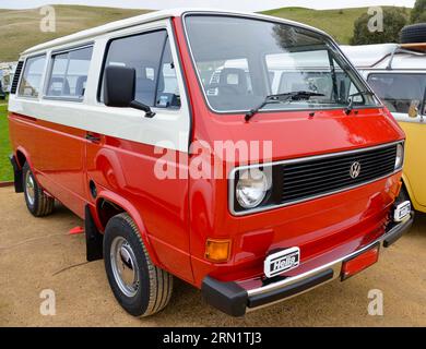 Volkswagen VW Kombi transporter Caravelle Mini Van Rouge blanc Vintage Retro Show Shine Day Out, Melbourne Victoria Banque D'Images