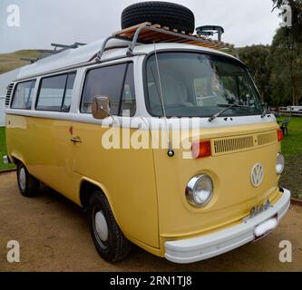 Volkswagen VW Kombi transporter Caravelle Mini Van jaune blanc Vintage Retro Show Shine Day Out, Melbourne Victoria Banque D'Images