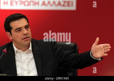 (150123) -- ATHÈNES, 23 janvier 2015 -- Alexis Tsipras, leader du parti de gauche grec Syriza, tient une conférence de presse diffusée en direct sur toutes les chaînes de télévision grecques, à propos du programme électoral de Syriza, à Athènes, le 23 janvier 2015.) GRÈCE-ATHÈNES-POLITIQUE MariosxLolos PUBLICATIONxNOTxINxCHN Athènes janvier 23 2015 Alexis Tsipras Chef du Parti grec de gauche Syriza tient une conférence de presse diffusée en direct SUR toutes les chaînes de télévision grecques à propos du programme électoral de Syriza à Athènes janvier 23 2015 Grèce Athènes POLITIQUE MariosxLolos PUBLICATIONxNOTxINxCHN Banque D'Images