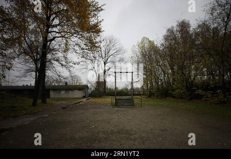 (150127) -- BRUXELLES, 27 janvier 2015 -- une photo prise le 9 novembre 2012 montre une potence pour l'exécution de prisonniers sur le site commémoratif de l'ancien camp de concentration d'Auschwitz à Oswiecim, en Pologne. Les célébrations du 70e anniversaire de la libération du camp de concentration d'Auschwitz ont commencé mardi matin dans la ville d'Oswiecim, dans le sud de la Pologne. Le camp de concentration a été fondé en 1940 par les Allemands principalement dans le but d'emprisonner les prisonniers polonais. Depuis 1942, il est devenu l'un des plus grands lieux d'extermination juive en Europe, avec plus de 1,1 millions de personnes tuées, y compris les Polonais, R Banque D'Images