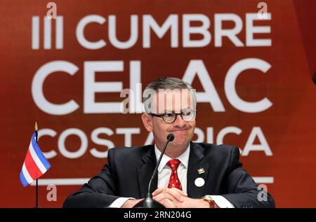 Le ministre des Affaires étrangères du Costa Rica, Manuel Gonzalez, assiste à une conférence de presse en marge du 3e Sommet de la Communauté des Etats d'Amérique latine et des Caraïbes (CELAC, pour son acronyme en espagnol), à San Antonio de Belen, province de Heredia, à 20 km au nord-ouest de San José, capitale du Costa Rica, le 27 janvier 2015. Les dirigeants des États d'Amérique latine et des Caraïbes participeront au 3e sommet de la CELAC mercredi et jeudi. (Da) COSTA RICA-SAN ANTONIO DE BELEN-POLITICS-CELAC-SUMMIT KENTxGILBERT PUBLICATIONxNOTxINxCHN Costa Rica S Ministres des Affaires étrangères Manuel Gonzalez assiste à une conférence de presse O Banque D'Images