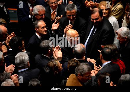 (150129) -- ROME, 29 janvier 2015 -- l'ancien président italien Giorgio Napolitano(C) est accueilli lorsqu'il arrive voter pour un nouveau président à Rome, Italie, le 29 janvier 2015. Le Parlement italien s'est réuni jeudi en session conjointe des deux chambres pour le premier tour de scrutin afin d'élire le nouveau président, après la démission de Giorgio Napolitano, 89 ans, le 14 janvier. ITALIE-ROME-ÉLECTION PRÉSIDENTIELLE XuxNizhi PUBLICATIONxNOTxINxCHN Rome Jan 29 2015 l'ancien président italien Giorgio Napolitano C EST ACCUEILLI lorsqu'il arrive pour VOTER pour un nouveau président à Rome Italie LE 29 2015 janvier au Parlement italien Banque D'Images