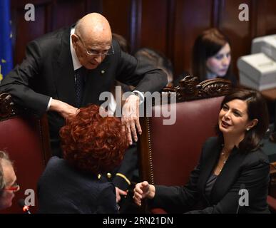 (150131) -- ROME, l'ancien président italien Giorgio Napolitano (arrière) s'entretient avec Laura Boldrini, chef de la Chambre des députés, ou chambre basse (avant R), lors d'un vote à Rome, Italie, le 30 janvier 2015. Le Parlement italien en session conjointe des deux chambres a tenu vendredi deux tours de scrutin non concluants pour élire le nouveau chef de l'État, car les partis n'ont pas réussi à atteindre le consensus nécessaire sur un seul candidat. Un quatrième tour de scrutin devrait avoir lieu samedi, et il pourrait être le plus crucial. ) ITALIE-ROME-ÉLECTION PRÉSIDENTIELLE AlbertoxLingria PUBLICATIONxNOTxINxCHN Rome ancien Banque D'Images