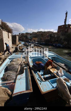 (150202) -- ALEXANDRIE, 2 février 2015 -- la photo prise le 30 janvier 2015 montre une vue générale d'un canal dans la ville de pêcheurs El Max à Alexandrie, en Égypte. La ville de pêcheurs connue sous le nom de Venise en Egypte est située près de la ville côtière méditerranéenne Alexandrie, et les pêcheurs ici vivent de la pêche d'une génération à l'autre.) EGYPT-ALEXANDRIA-FISH-EL MAX-FEATURE AhmedxGomaa PUBLICATIONxNOTxINxCHN Alexandrie février 2 2015 photo prise LE 30 2015 janvier montre une vue générale d'un canal À la ville de Fisher El Max à Alexandrie Egypte la ville de Fisher connue sous le nom de Venise en Egypte EST située près de la côte méditerranéenne ci Banque D'Images