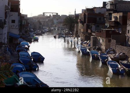 (150202) -- ALEXANDRIE, 2 février 2015 -- la photo prise le 30 janvier 2015 montre une vue générale d'un canal dans la ville de pêcheurs El Max à Alexandrie, en Égypte. La ville de pêcheurs connue sous le nom de Venise en Egypte est située près de la ville côtière méditerranéenne Alexandrie, et les pêcheurs ici vivent de la pêche d'une génération à l'autre.) ÉGYPTE-ALEXANDRIA-FISH-EL MAX-FEATURE AHMEDXGOMAA PUBLICATIONXNOTXINXCHN Banque D'Images