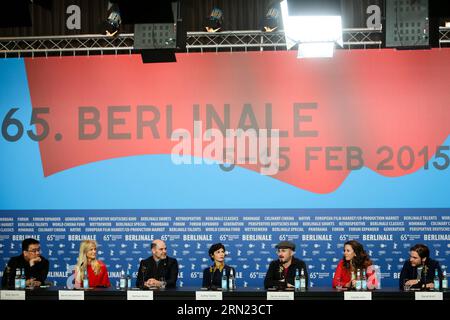 (150205)-- BERLIN, 5 février 2015-- le réalisateur américain Darren Aronofsky (3rd R), président du jury, assiste à une conférence de presse avec d'autres membres du jury au 65e Festival international du film de la Berlinale à Berlin, Allemagne, le 5 février 2015. )(azp) GERMANY-BERLIN-FILM FESTIVAL-JURY ZhangxFan PUBLICATIONxNOTxINxCHN Berlin février 5 2015 U S Director Darren Aronofsky 3rd r le président du jury assiste à une conférence de presse avec d'autres membres du jury AU 65e Festival international du film de Berlin à Berlin Allemagne LE 5 2015 février EGP Allemagne jury du Festival du film de Berlin PUBLICATIONxNOTxINxCHN Banque D'Images