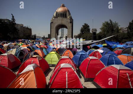 Les enseignants du coordinateur national des travailleurs de l'éducation de l'État d'Oaxaca prennent part à un campement lors d'une manifestation sur l'esplanade du monument à la Révolution, à Mexico, capitale du Mexique, le 10 février 2015.) (Dzl) MEXICO-MEXICO CITY-SOCIETY-PROTEST AlejandroxAyala PUBLICATIONxNOTxINxCHN les enseignants du coordinateur national des travailleurs de l'éducation de l'État d'Oaxaca participent au campement lors d'une manifestation sur l'esplanade du monument à la Révolution dans la capitale de Mexico le 10 2015 février dzl Mexico Mexico Mexico Mexico City Society Protest PUBLICATIONxNOTxINxCHN Banque D'Images