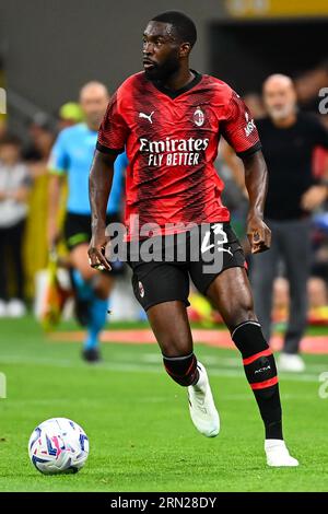 Milan, Italie - 26 août 2023 : Fikayo Tomori de l'AC Milan contrôle le ballon lors du match de football Serie A AC Milan vs Torino au stade San Siro Banque D'Images