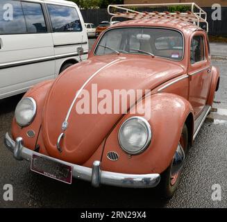 Volkswagen VW Beetle Orange Rouge avec porte-bagages Vintage Retro Show Shine Day Out, Melbourne Victoria Banque D'Images