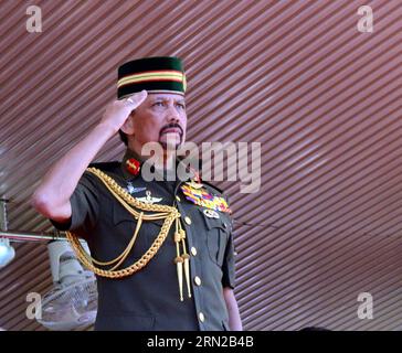 (150223) -- BANDAR SERI BEGAWAN, le 23 février 2015 -- le sultan Haji Hassanal Bolkiah de Brunéi Darussalam assiste aux célébrations de la 31e fête nationale à Bandar Seri Begawan, Brunéi, le 23 février 2015.) BRUNEI-BANDAR SERI BEGAWAN-FÊTE NATIONALE ZhengxJie PUBLICATIONxNOTxINxCHN Bandar Seri Begawan février 23 2015 Sultan Haji Hassanal Bolkiah de Brunei Darussalam assiste aux célébrations de la 31e fête nationale à Bandar Seri Begawan Brunei Darussalam 23 2015 février Brunei Darussalam Bandar Seri Begawan célébration de la fête nationale PUBLICATIONxNOTxNOTxINxINxCHN Banque D'Images