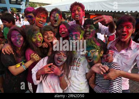 Les gens célèbrent le festival Holi à Pasay City, aux Philippines, le 1 mars 2015. Le festival de Holi, également connu sous le nom de Festival des couleurs, est une célébration amusante au cours de laquelle des centaines de personnes se rassemblent pour profiter d'une journée de danse, manger et jeter de la poudre colorée les uns sur les autres dans le respect de la tournure des saisons de l'hiver au printemps.) PHILIPPINES-PASAY CITY-HOLI FESTIVAL RouellexUmali PUBLICATIONxNOTxINxCHN célébrités célèbrent le Festival Holi à Pasay City aux Philippines LE 1 2015 mars le Festival Holi connu sous le nom de Festival of Colors EST une Fun Fun Full Celebration pendant W Banque D'Images