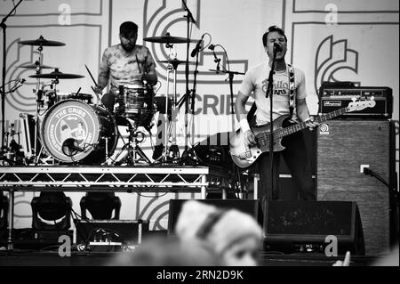 The Cribs joue au Hardwick Festival en août 2023. Crédit : James Hind/Alamy stock photo. Banque D'Images