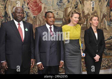 (150303) -- BRUXELLES, le 3 mars 2015 -- le président de la Sierra Leone Ernest Bai Koroma, le président du Congo Denis Sassou Nguesso, la reine de Belgique Mathilde, la chef de la politique étrangère de l'UE Federica Mogherini (de gauche à droite) posent pour des photos avant une conférence internationale de haut niveau sur Ebola, à Bruxelles, capitale de la Belgique, le 3 mars 2015. Plus de 9 500 personnes ont été tuées et 24 000 autres ont été infectées en Afrique de l’Ouest par Ebola, selon l’Organisation mondiale de la santé (OMS). BELGIQUE-BRUXELLES-EBOLA-CONFÉRENCE YexPingfan PUBLICATIONxNOTxINxCHN Bruxelles Mars 3 2015 Sierra Leone S Président Ernest Bai Koro Banque D'Images