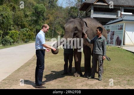 (150304) -- XISHUANGBANNA, le 4 mars 2015 -- le Prince William de Grande-Bretagne visite la base asiatique de protection et de reproduction des éléphants dans la région autonome de Xishuangbanna Dai, dans le sud-ouest de la province du Yunnan, le 4 mars 2015.) (lfj) CHINA-YUNNAN-BRITAIN S PRINCE WILLIAM-VISIT (CN) HuxChao PUBLICATIONxNOTxINxCHN 150304 Xishuangbanna Mars 4 2015 Grande-Bretagne S Prince William visite la base de protection et d'élevage des éléphants d'Asie dans la région autonome de Xishuangbanna Dai Sud-Ouest Chine S province du Yunnan Mars 4 2015 lfj Chine Yunnan Grande-Bretagne S Prince William visite de S Prince William S. Prince William visite CN HuxPUTXATXNOxICN Banque D'Images