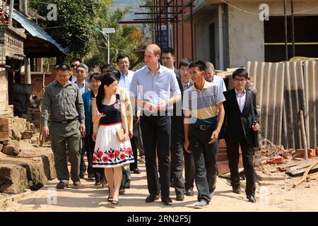 (150304) -- XISHUANGBANNA, le 4 mars 2015 () -- le Prince William de Grande-Bretagne visite le village de Mengman dans la région autonome de Xishuangbanna Dai, province du Yunnan au sud-ouest de la Chine, le 4 mars 2015. () (zkr) CHINA-YUNNAN-PRINCE WILLIAM-VISIT(CN) Xinhua PUBLICATIONxNOTxINxCHN Xishuangbanna Mars 4 2015 Grande-Bretagne S Prince William visite le village de Xishuangbanna Dai région autonome Sud-Ouest Chine S Yunnan province Mars 4 2015 CCR Chine Yunnan Prince William visite CN XINHUA PUBLICATIONxNOTxCHN Banque D'Images