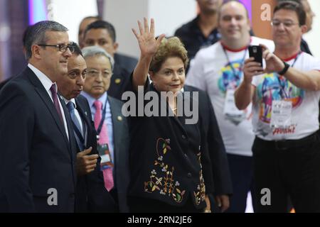 (150310) -- SAO PAULO, le 10 mars 2015 -- la présidente du Brésil, Dilma Rousseff (C), participe à la cérémonie d'ouverture du 21e salon international de la construction au Centre de congrès Anhembi à Sao Paulo, Brésil, le 10 mars 2015.) (jg) BRÉSIL-SAO PAULO-POLITICS-ROUSSEFF RahelxPatrasso PUBLICATIONxNOTxINxCHN Sao Paulo mars 10 2015 la Présidente du Brésil Dilma Rousseff C participe à la cérémonie d'ouverture du 21e salon international de la construction AU Palais des congrès de Sao Paulo Brésil LE 10 2015 mars JG Brésil Sao Paulo POLITICS Rousseff PUBLICATIONxNOTxINxCHN Banque D'Images