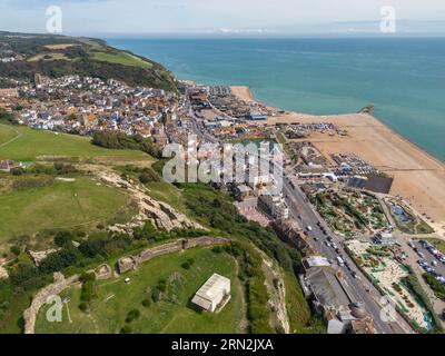 Vue aérienne de la plage du Stade à Hastings, East Sussex, Royaume-Uni. Banque D'Images