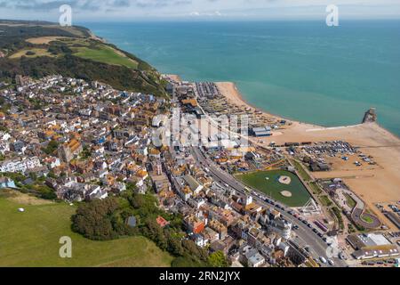 Vue aérienne de la plage du Stade à Hastings, East Sussex, Royaume-Uni. Banque D'Images