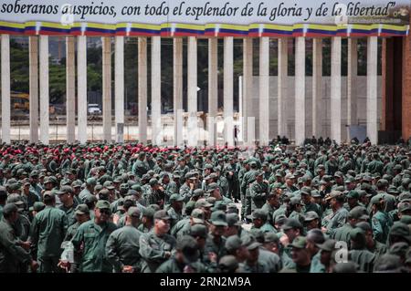 (150314) -- CARACAS, le 14 mars 2015 -- des soldats prennent part aux exercices militaires organisés par le président vénézuélien Nicolas Maduro, à Caracas, Venezuela, le 14 mars 2015. Le ministre vénézuélien de la Défense Vladimir Padrino Lopez a inauguré samedi les exercices militaires de dix jours, qui, a-t-il déclaré, ont été lancés en raison de la nécessité urgente de défendre l'intégrité de la nation. Boris Vergara) (jg) VENEZUELA-CARACAS-MILITARY-EXERCISES e BorisxVergara PUBLICATIONxNOTxINxCHN Caracas Mars 14 2015 des soldats prennent part aux exercices militaires convoqués par le président vénézuélien Nicolas Maduro à Caracas Venez Banque D'Images