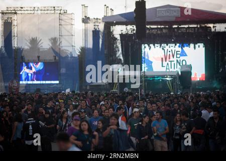 (150315) -- MEXICO, les gens assistent au Festival ibéro-américain de la culture musicale vive Latino 2015, au Foro sol, à Mexico, capitale du Mexique, le 14 mars, 2015. le festival a lieu du 13 au 15 mars. ) (dh) MEXICO-MEXICO CITY-MUSIC-vive LATINO PedroxMera PUBLICATIONxNOTxINxCHN Mexico des célébrités assistent au Festival ibéro américain de la culture musicale vive Latino 2015 AU Foro sol à Mexico, capitale du Mexique LE 14 2015 mars le Festival EST héros du 13 au 15 mars DH Mexico Mexico Mexico Music vive Latino PUBLICATIONxNOTxINxCHN Banque D'Images