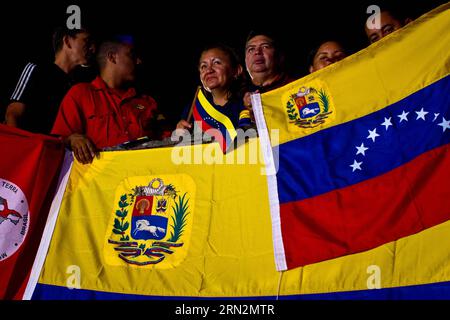 (150316) -- LA HAVANE, le 15 mars 2015 -- les Cubains se rassemblent pour soutenir le Venezuela dans une rangée croissante avec les États-Unis à l'Université de la Havane à la Havane, Cuba, le 15 mars 2015. Le gouvernement cubain a confirmé sa solidarité avec le Venezuela lorsque les relations entre le Venezuela et les États-Unis ont été de plus en plus tendues ces derniers mois. Liu Bin) (lrz) CUBA-LA HAVANE-VENEZUELA-SOUTIEN liubin PUBLICATIONxNOTxINxCHN la Havane Mars 15 2015 les Cubains se rassemblent pour soutenir le Venezuela dans une rangée de montage avec l'U S À l'Université de la Havane à la Havane Cuba Mars 15 2015 le gouvernement cubain a confirmé sa solidarité avec le Venezuela quand les relations sont meilleures Banque D'Images