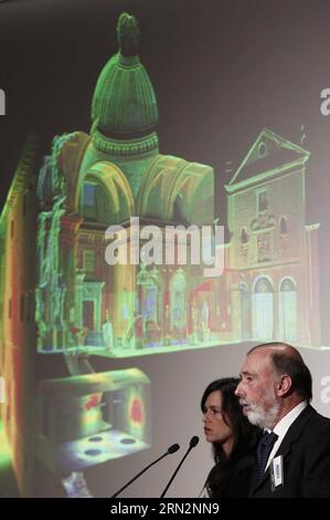 (150317) -- MADRID, le 17 mars 2015 -- les membres de l'équipe de recherche participent à une conférence de presse pour confirmer la coïncidence des données historiques et anthropologiques des 17 corps enterrés dans le couvent des Trinitaires pieds nus, à Madrid, Espagne, le 17 mars 2015. Les restes du célèbre écrivain espagnol Miguel de Cervantes, l'auteur de Don Quichotte , ont été retrouvés à Madrid, quelque 400 ans après sa mort, ont annoncé mardi des scientifiques légistes. (rtg) ESPAGNE-MADRID-CULTURE-CERVANTES NOTIMEX PUBLICATIONxNOTxINxCHN Madrid Mars 17 2015 membres de l'équipe de recherche Particip Banque D'Images