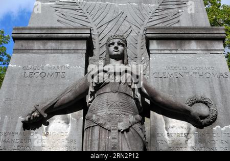 La tombe des généraux français Claude Lecomte et Jacques Léon Clément-Thomas au cimetière du Père Lachaise à Paris. Banque D'Images