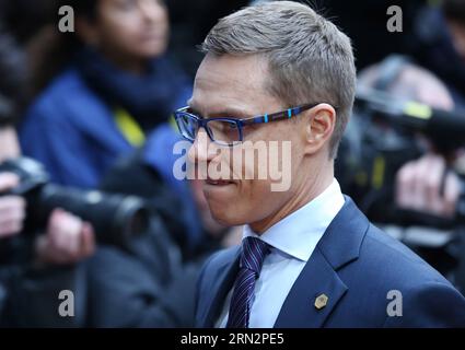 (150319) -- BRUXELLES, le 19 mars 2015 -- le Premier ministre finlandais Alexander Stubb arrive au siège du Conseil européen avant le sommet de l'Union européenne (UE) à Bruxelles, Beglium, le 19 mars 2015. SOMMET BELGIQUE-BRUXELLES-UE YexPingfan PUBLICATIONxNOTxINxCHN Bruxelles Mars 19 2015 Finlande S les premiers ministres Alexander Stubb arrivent au siège du Conseil européen avant le Sommet de l'Union européenne à Bruxelles Beglium Mars 19 2015 Belgique Bruxelles Sommet de l'UE PUBLICATIONxNOTxINxCHN Banque D'Images