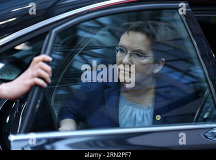 (150319) -- BRUXELLES, le 19 mars 2015 -- le Premier ministre polonais, Ewa Kopacz, arrive au siège du Conseil européen avant le sommet de l'Union européenne (UE) à Bruxelles, Beglium, le 19 mars 2015. SOMMET BELGIQUE-BRUXELLES-UE YexPingfan PUBLICATIONxNOTxINxCHN Bruxelles Mars 19 2015 Pologne S les premiers ministres Ewa Kopacz arrivent au siège du Conseil européen avant le Sommet de l'Union européenne à Bruxelles Beglium Mars 19 2015 Belgique Bruxelles Sommet de l'UE PUBLICATIONxNOTxINxCHN Banque D'Images