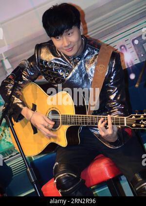 (150321) -- TAIPEI, 21 mars 2015 () -- le chanteur singapourien JJ Lin se produit lors de sa fête d'anniversaire à Taipei, dans le sud-est de la Chine, Taiwan, le 21 mars 2015. () (zwx) CHINA-TAIPEI-JJ LIN-BIRTHDAY PARTY(CN) Xinhua PUBLICATIONxNOTxINxCHN Taipei Mars 21 2015 Singapourien JJ Lin joue lors de sa fête d'anniversaire à Taipei Sud-est Chine TAIWAN Mars 21 2015 China Taipei JJ Lin Birthday Party CN XINHUA PUBLICATIONxNOTxINxCHN Banque D'Images
