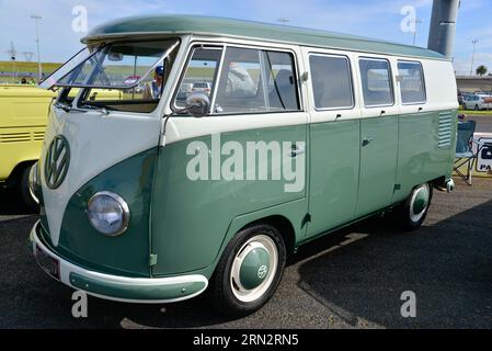 Volkswagen VW Kombi transporter Mini Van Vert crème Vintage Retro Show Shine Day Out, Melbourne Victoria Banque D'Images