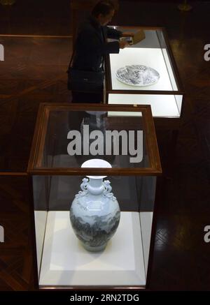 (150324) -- JINAN, 24 mars 2015 -- une photo prise le 24 mars 2015 montre Chinaware exposé lors d'une exposition gratuite de Chinaware tenue dans la ville de Zibo, dans la province du Shandong de l'est de la Chine. (Zwx) CHINA-SHANDONG-ZIBO-CHINAWARE EXHIBITION(CN) XuxSuhui PUBLICATIONxNOTxINxCHN Jinan Mars 24 2015 la photo prise LE 24 2015 mars montre des produits de Chine exposés lors d'une exposition de produits de Chine libre héros dans la ville de Zibo East China S Shan Dong China Shan Dong Zibo China exhibition CN XuxSuhui PUBLICATIONxNOTxINxINxCHN Banque D'Images