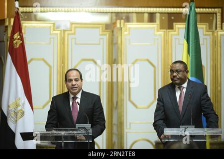 (150324) -- ADDIS-ABEBA, 24 mars 2015 -- le président égyptien Fattah al-Sisi (à gauche) et le premier ministre éthiopien Hilemariam Desalegn assistent à une conférence de presse après leur rencontre sur les questions de sécurité en Afrique, les relations bilatérales et le Grand barrage de la Renaissance éthiopienne (GERD), que l’Éthiopie construit au-dessus du Nil, à Addis-Abeba, Éthiopie, le 24 mars 2015. )(zhf) ETHIOPIE-ADDIS-ABEBA-EGYPTE-PRESIDENT-MEET MichaelxTewelde PUBLICATIONxNOTxINxCHN Addis-Abeba Mars 24 2015 le Président égyptien Fattah Al Sisi l et les premiers ministres éthiopiens assistent à une conférence de presse après leur rencontre SUR I Banque D'Images