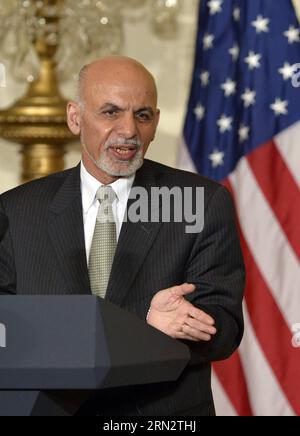 (150324) - WASHINGTON D.C., mars. 24, 2015 -- le président afghan Ashraf Ghani prend la parole lors d'une conférence de presse conjointe dans la salle est de la Maison Blanche à Washington D.C., aux États-Unis, le 24 mars 2015. Le président américain Barack Obama a annoncé mardi qu'aucun retrait des 9 800 troupes américaines actuellement stationnées en Afghanistan n'aura lieu d'ici la fin de 2015. ) États-Unis-WASHINGTON D.C.-OBAMA-GHANI-PRESS CONFERENCE YinxBogu PUBLICATIONxNOTxINxCHN Washington D C Mars 24 2015 le président afghan Ashraf Ghani prend la parole LORS d'une conférence de presse conjointe dans la salle est de la Maison Blanche à Washington D C aux États-Unis Banque D'Images